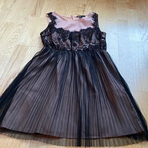 FOREVER 21 Women’s Size Small Black & Pink Lace Dress with Pleats Adorable